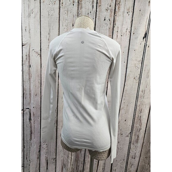 ALK Women's 6 Lululemon White & Silver Long Sleeve Shirt Tee T-Shirt Thumbholes - Picture 6 of 9